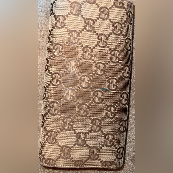 Authentic Gucci Wallet with Pink interior - Picture 5 of 7